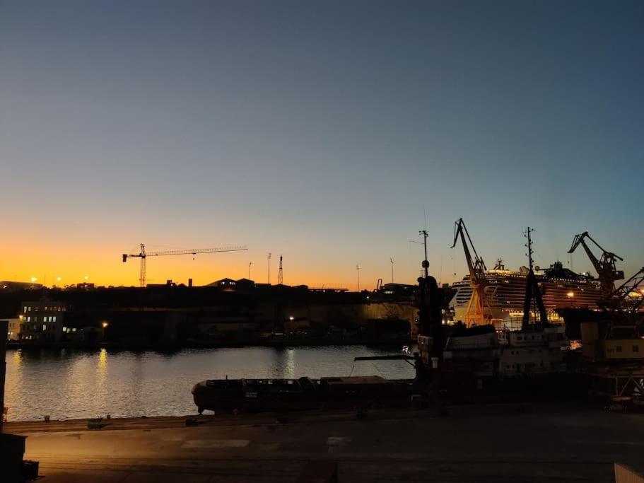 Deck 3 Savynomad Harbour Residences Wow Views Cospicua Esterno foto